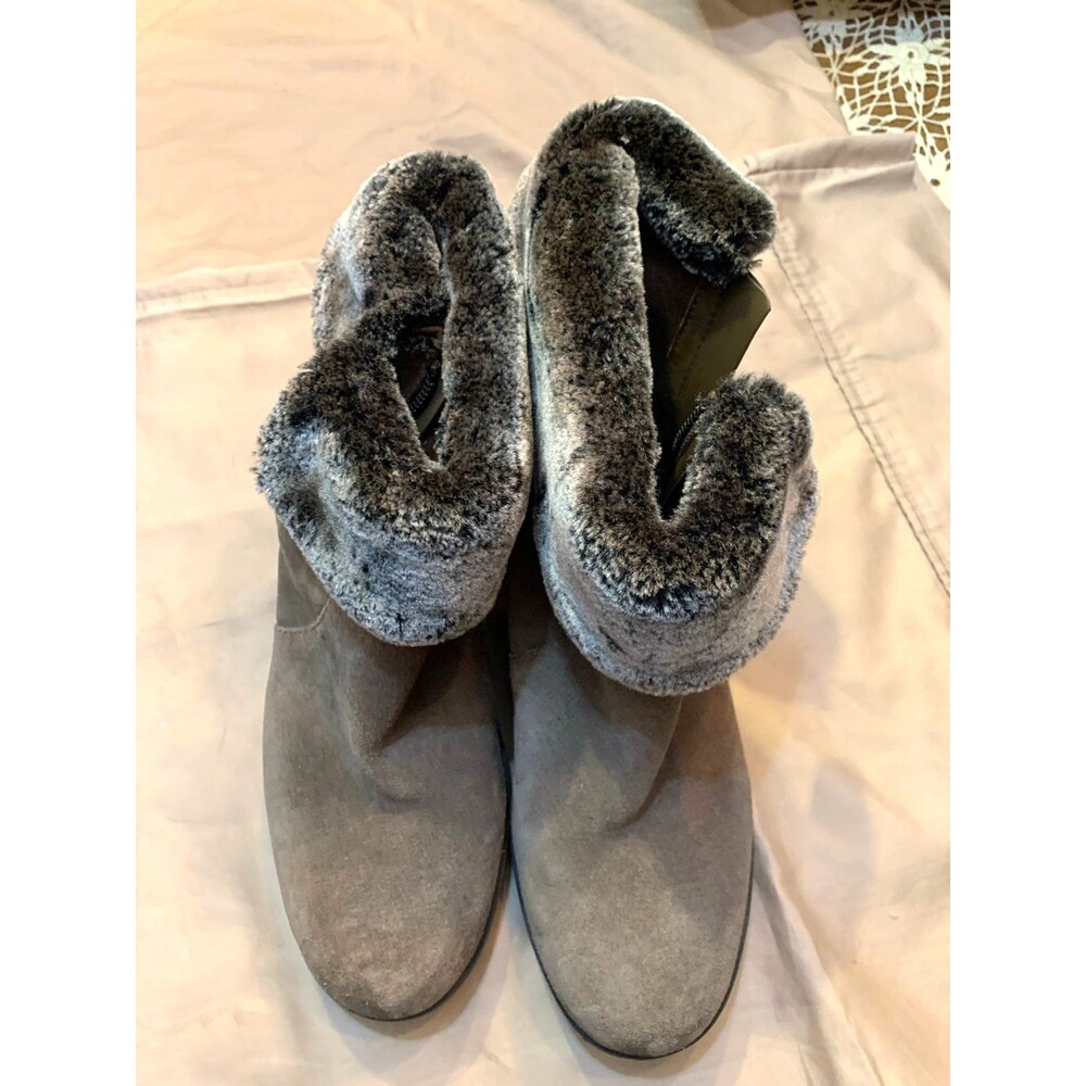 Easy Spirit Jarah Taupe/Tan Faux Fur Wedge Ankle Boots โ Size 7W
